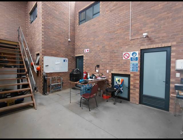 499M² WAREHOUSE TO LET IN POMONA